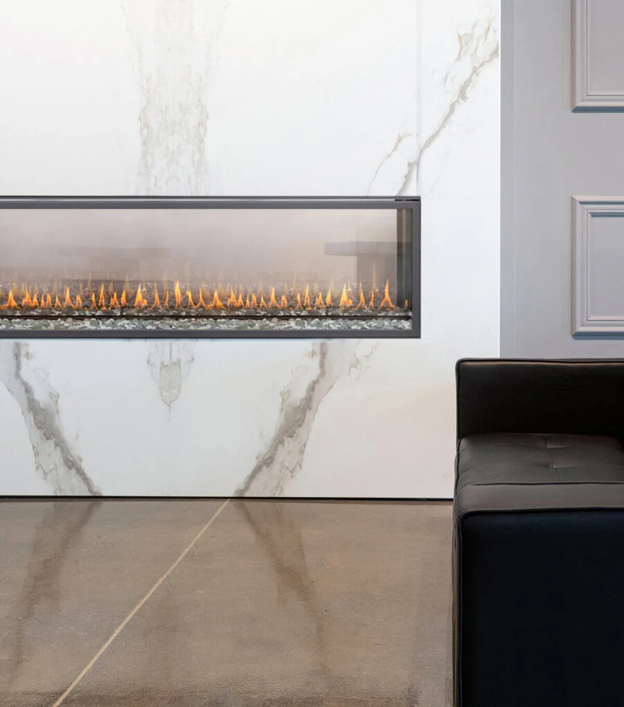 Foyer au Gas Transparent Deluxe EXEMPLAR R620ST de Montigo